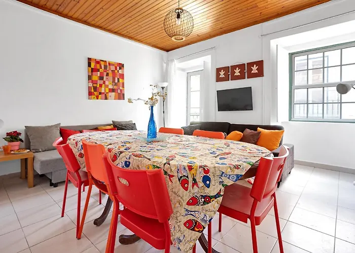 Group-Friendly Apt In The Heart Of Bairro Alto
