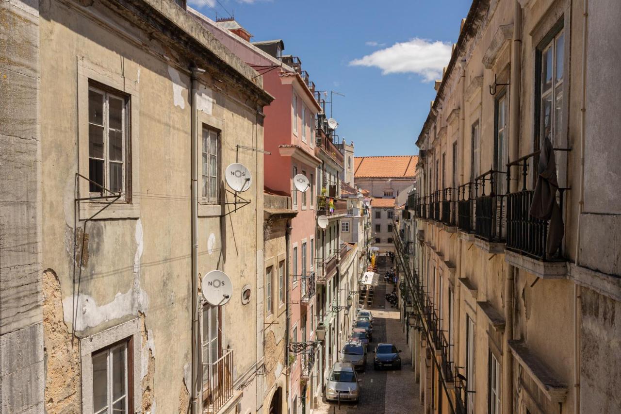 Group-friendly In The Heart Of Bairro Alto Apartment